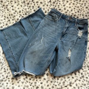 These are light blue jeans from Hollister size 25